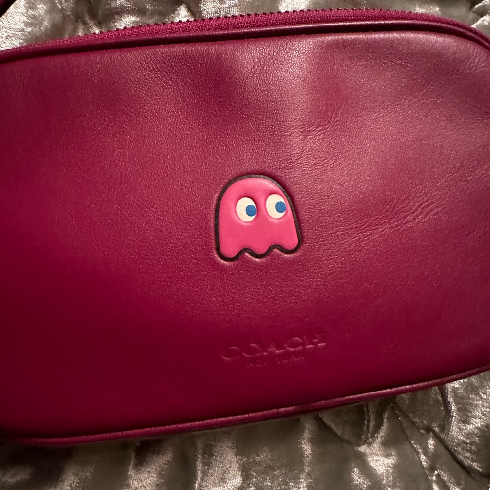 NWT Limited Edition Coach x Pac-Man Graham Crossbody Bag in Fuchsia.